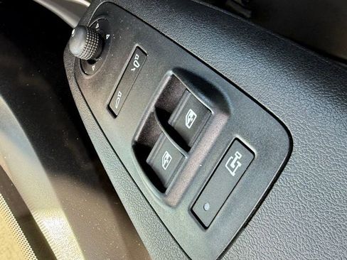 Used 2025 RAM ProMaster 2500 w/ Convenience Group image 17