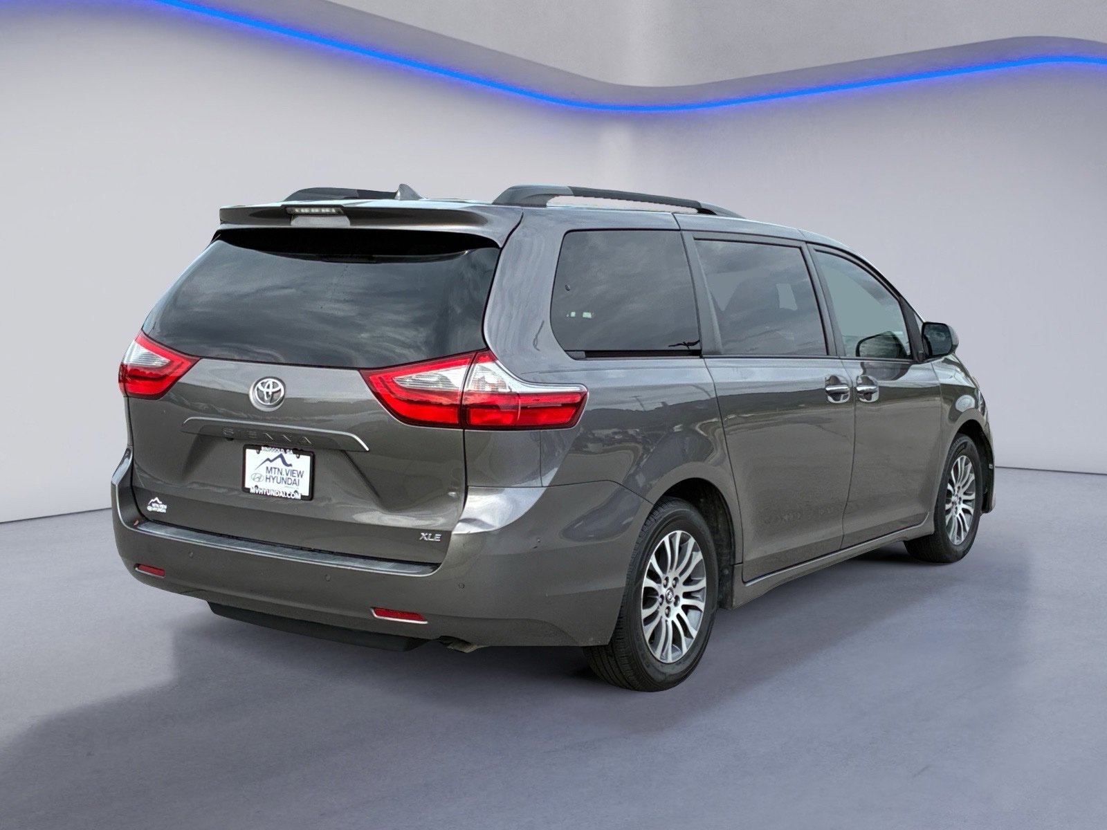 Used 2020 Toyota Sienna XLE Premium FWD image 6