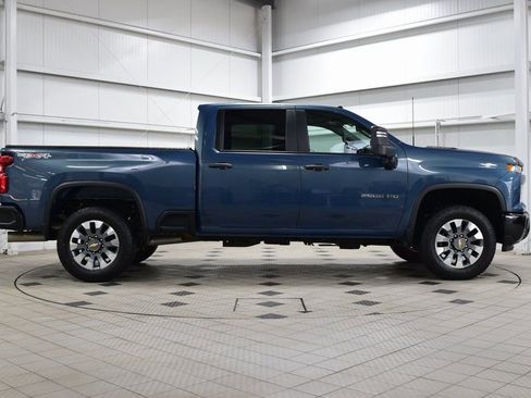 Used 2025 Chevrolet Silverado 2500 Custom w/ Custom Value Package AWD/4WD image 9