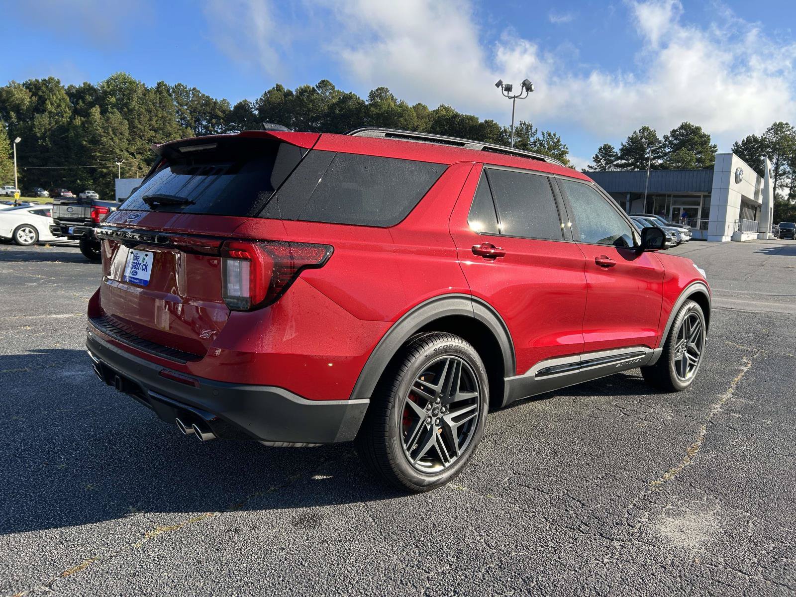 Used 2025 Ford Explorer ST AWD/4WD image 2