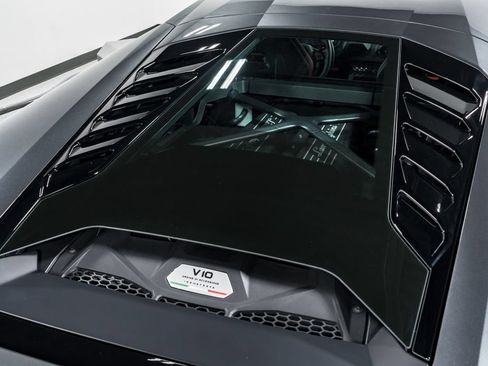 Used 2021 Lamborghini Huracan EVO RWD image 57