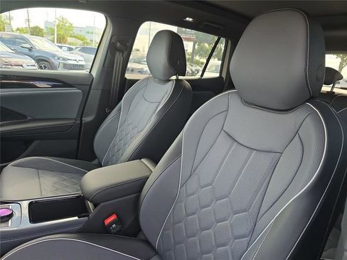 New 2026 Volkswagen Tiguan SEL R-Line image 18