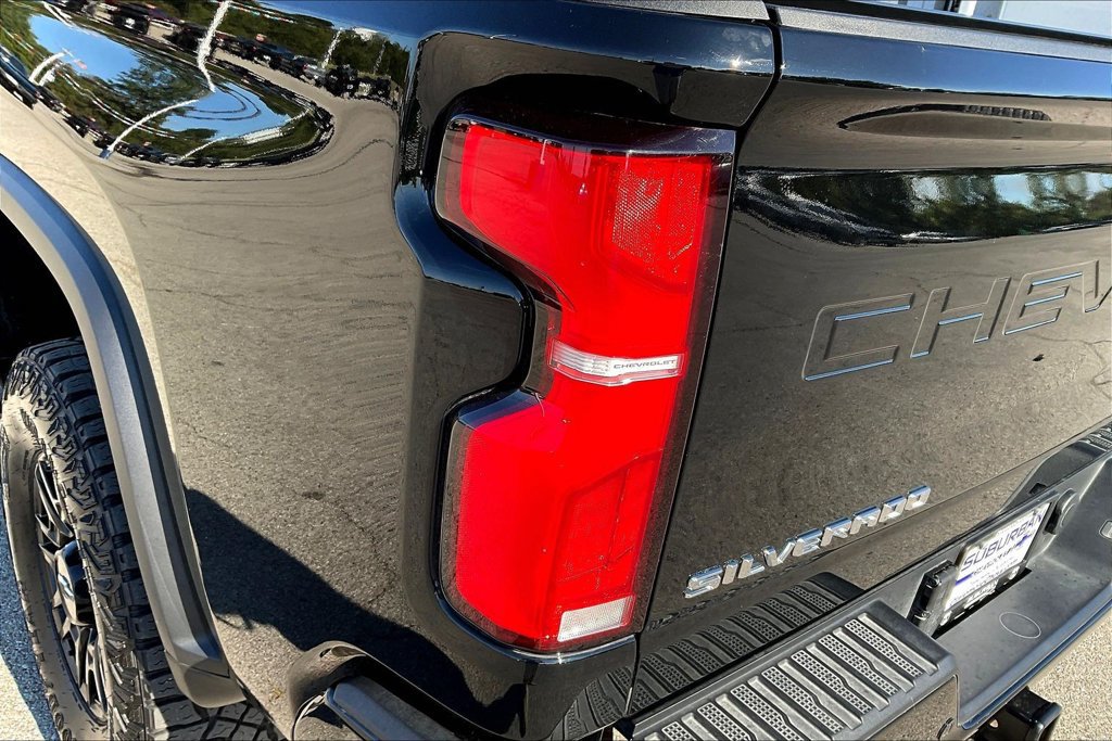 Used 2025 Chevrolet Silverado 2500 ZR2 w/ Technology Package AWD/4WD image 28