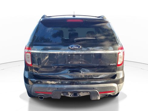 Used 2014 Ford Explorer XLT w/ Equipment Group 202A AWD/4WD image 8