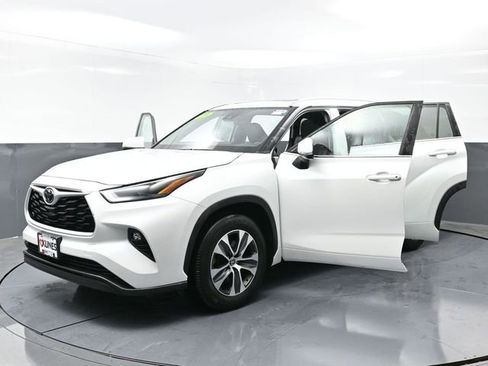 Used 2023 Toyota Highlander XLE FWD image 61