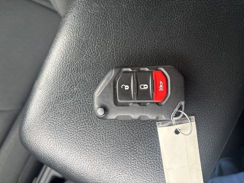 Used 2023 Jeep Gladiator Sport image 32