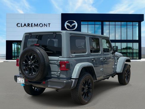 Used 2024 Jeep Wrangler Unlimited Sahara w/ Technology Group AWD/4WD image 5
