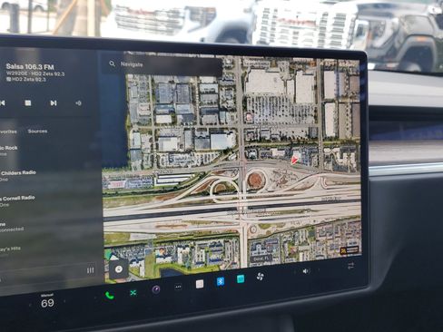 Used 2021 Tesla Model S Long Range image 10