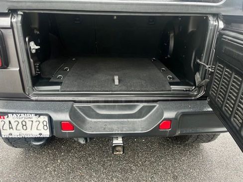 Used 2018 Jeep Wrangler Unlimited Sahara image 15