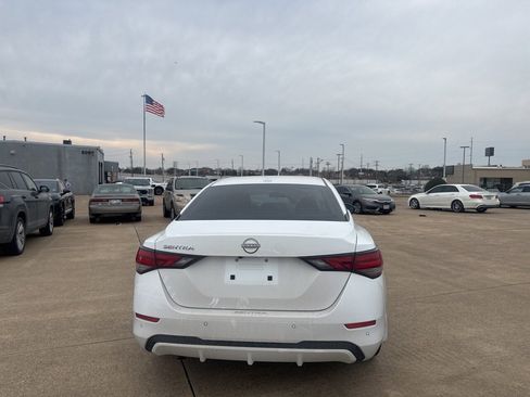 Certified 2025 Nissan Sentra SV image 21