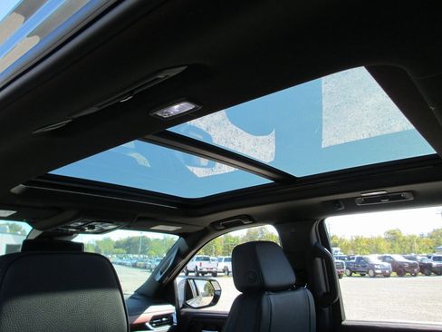 New 2026 GMC Yukon Denali w/ Sun & Power Step Package image 16