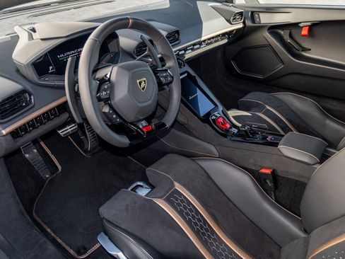 Used 2023 Lamborghini Huracan Tecnica image 9