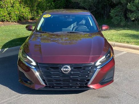 Used 2023 Nissan Altima 2.5 SV FWD image 2