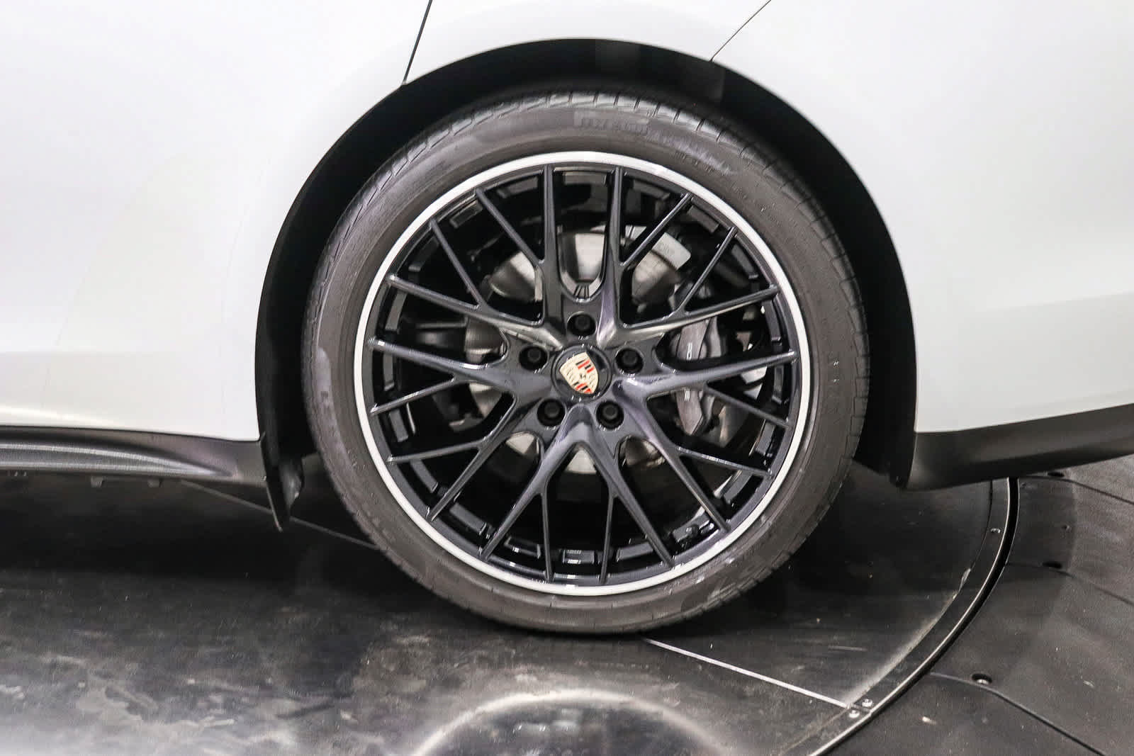 Used 2022 Porsche Panamera RWD image 11
