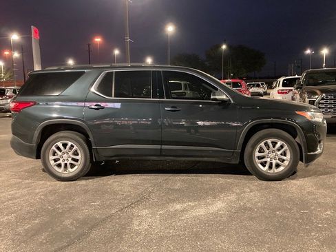 Used 2021 Chevrolet Traverse LT image 4