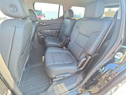 Used 2023 GMC Acadia SLT w/ LPO, Floor Liner Package AWD/4WD image 33