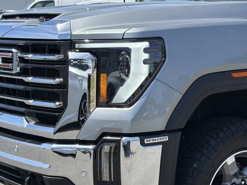 Used 2025 GMC Sierra 2500 SLE w/ SLE Value Package; AWD/4WD image 8