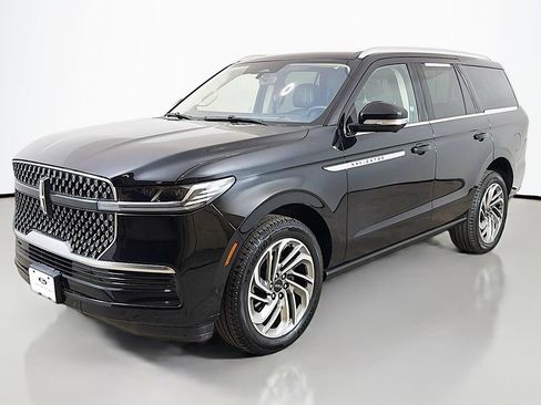 Used 2025 Lincoln Navigator Reserve AWD/4WD image 13