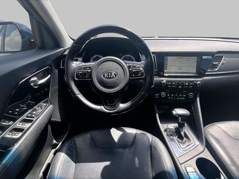 Used 2018 Kia Niro Touring FWD image 6