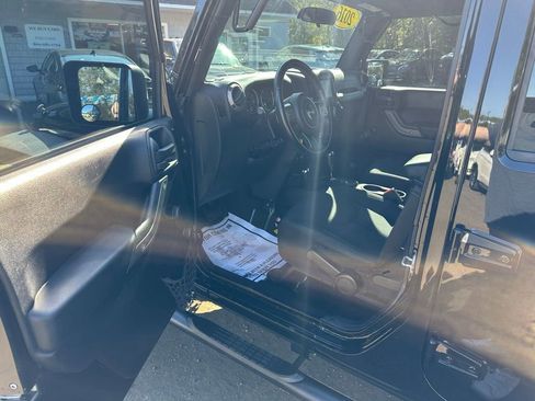 Used 2016 Jeep Wrangler Unlimited Sport w/ Connectivity Group image 9