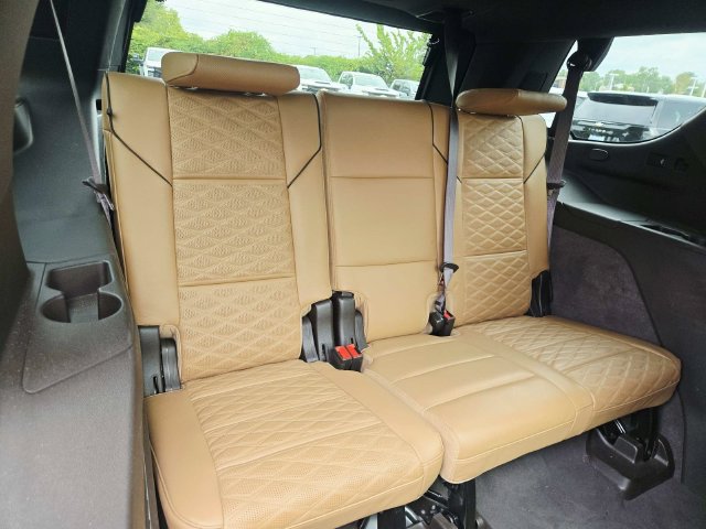 Certified 2022 Cadillac Escalade Premium Luxury w/ Performance Package AWD/4WD image 15