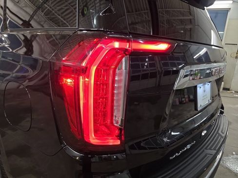 Used 2021 GMC Yukon SLT w/ SLT Premium Package image 36