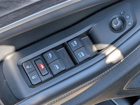 Used 2023 Jeep Grand Cherokee L Limited w/ Luxury Tech Group II AWD/4WD image 24