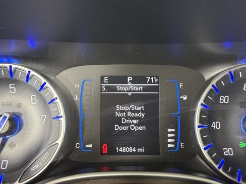 Used 2017 Chrysler Pacifica Touring-L FWD image 18