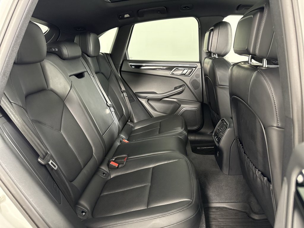 Certified 2026 Porsche Macan AWD/4WD image 22