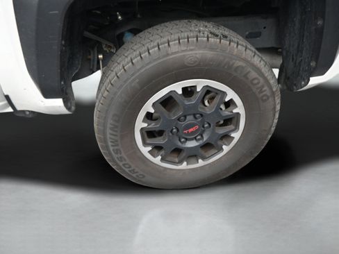 Certified 2024 Toyota Tacoma TRD Off-Road AWD/4WD image 36