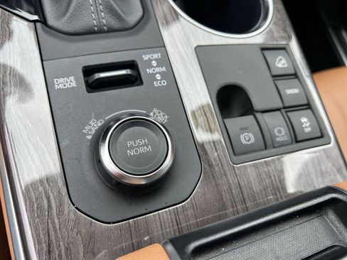 Used 2024 Toyota Highlander Platinum AWD/4WD image 32