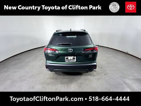 Used 2023 Toyota Corolla Cross XLE image 4