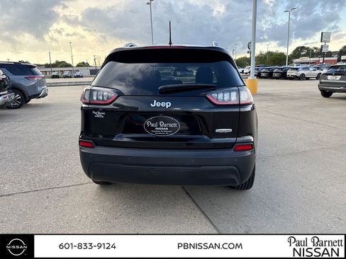 Used 2020 Jeep Cherokee Latitude image 10