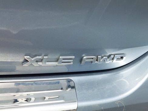 Used 2022 Toyota Highlander XLE AWD/4WD image 47