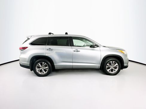 Used 2014 Toyota Highlander XLE AWD/4WD image 10