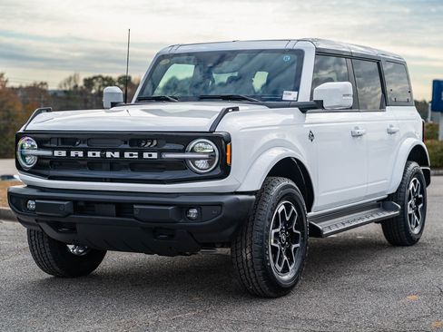 New 2025 Ford Bronco Outer Banks image 3