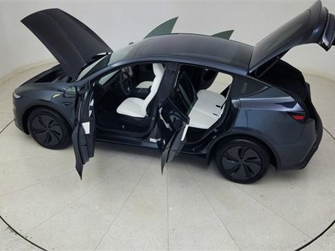 Used 2026 Tesla Model Y Long Range image 81