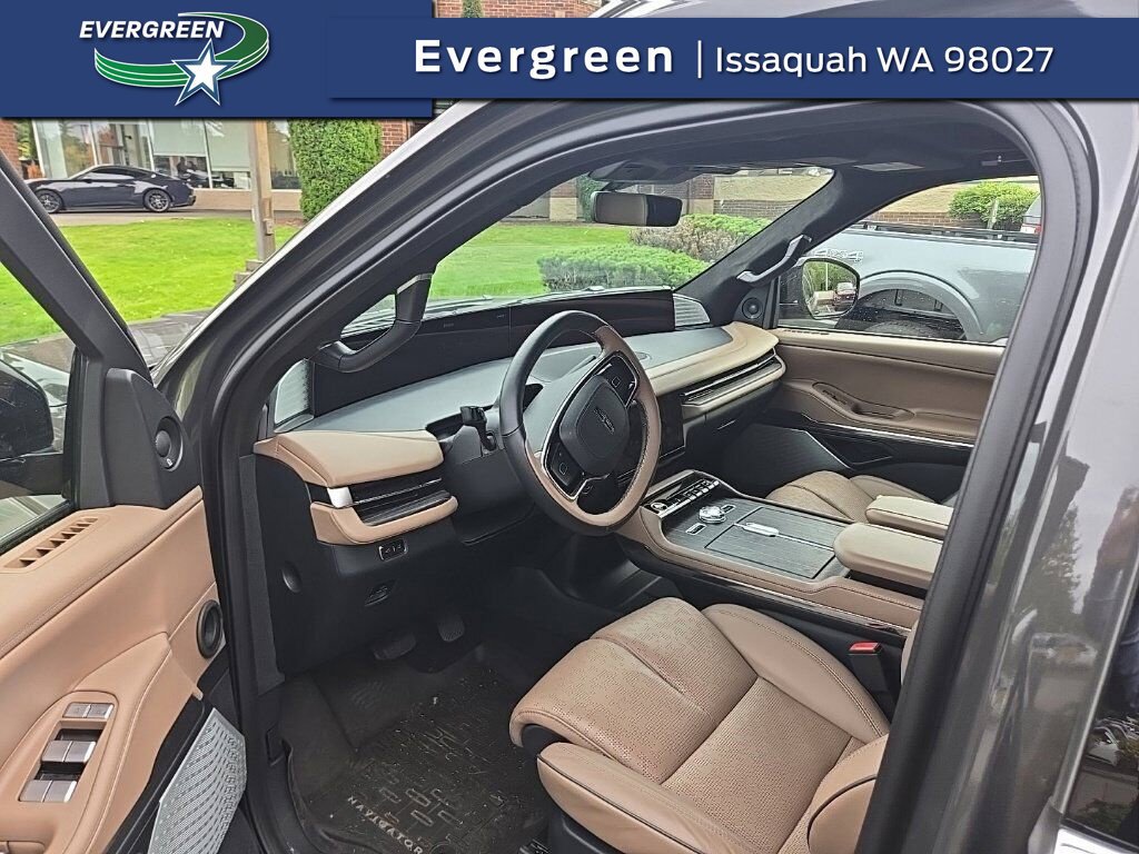 Used 2025 Lincoln Navigator Black Label AWD/4WD image 1