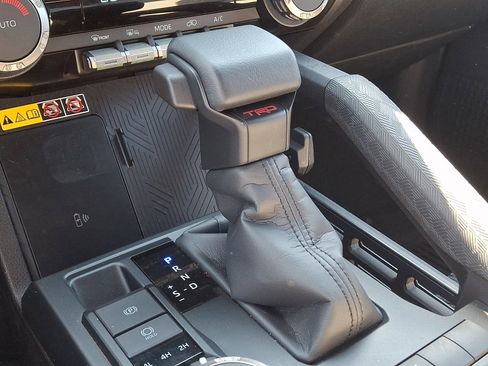Certified 2025 Toyota 4Runner TRD Off-Road AWD/4WD image 15