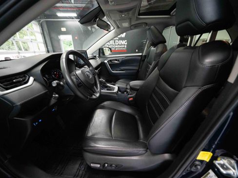 Used 2019 Toyota RAV4 XLE Premium w/ All Weather Liner Package AWD/4WD image 9