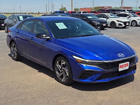 Used 2025 Hyundai Elantra Sport FWD image 5