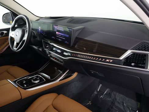Used 2026 BMW X7 xDrive40i w/ Premium Package image 9