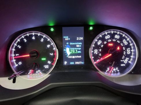Used 2021 Toyota RAV4 XLE FWD image 14