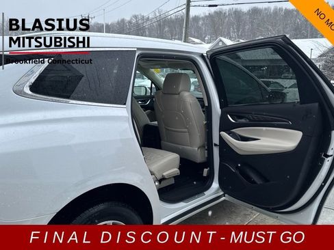 Used 2022 Buick Enclave Avenir image 23