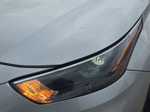 Used 2022 Toyota Highlander XLE AWD/4WD image 30