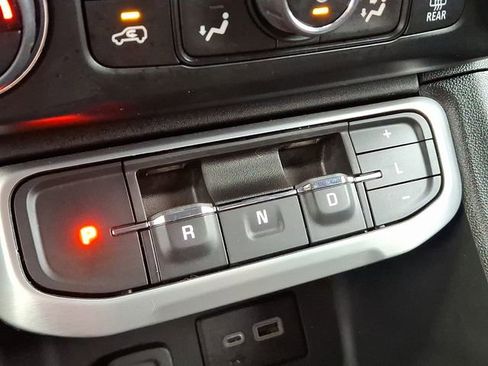 Used 2023 GMC Acadia SLE w/ Driver Convenience Package image 18