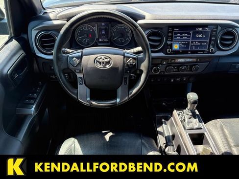 Used 2021 Toyota Tacoma TRD Off-Road w/ TRD Premium Off Road Package AWD/4WD image 21