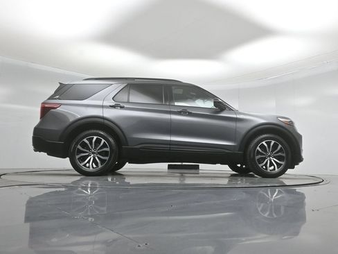Certified 2022 Ford Explorer ST-Line w/ Class IV Trailer Tow Package AWD/4WD image 8