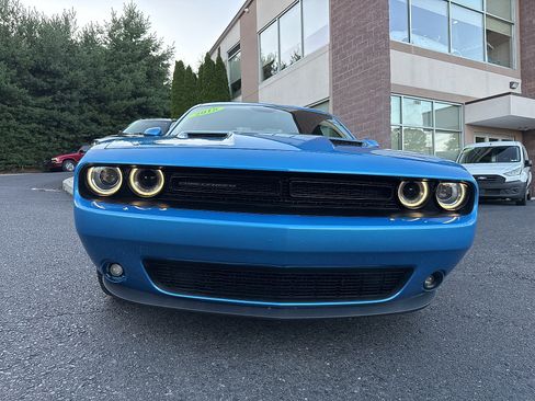 Used 2018 Dodge Challenger SXT w/ Blacktop Package RWD image 12