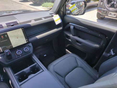New 2026 Land Rover Defender 130 X-Dynamic SE AWD/4WD image 27